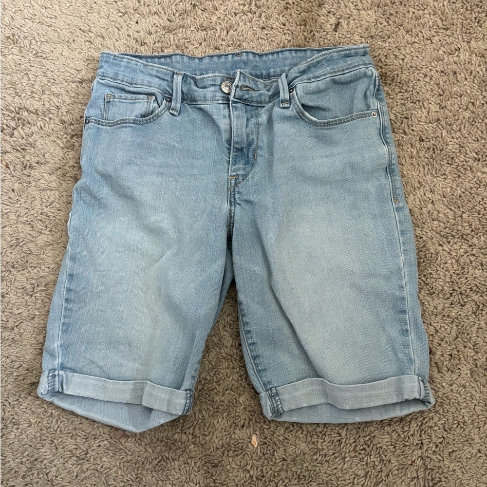Size 28 Levi Jean shorts